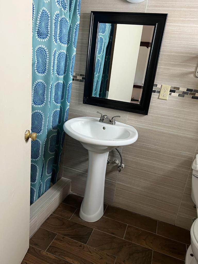 Aaron Motel Portland Bagian luar foto